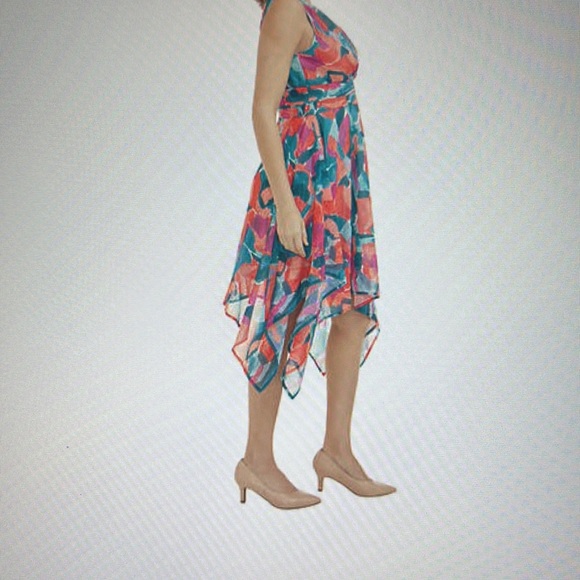 Sleeveless Handkerchief Hem Dress - Picture 4 of 5